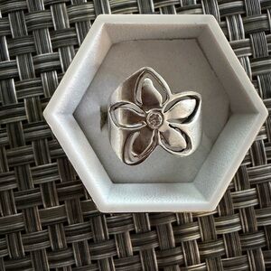 Silver Floral Statement Ring - Polished Flower Design size 8.75